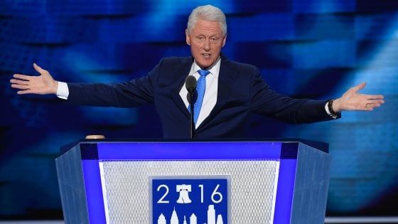 Convention dem, Bill Clinton: "Hillary cambia le cose davvero, altri promettono un cartone animato"