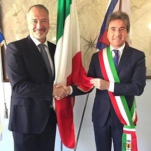 Biella, il manager tedesco di una multinazionale ottiene la cittadinanza dopo due anni di battaglie