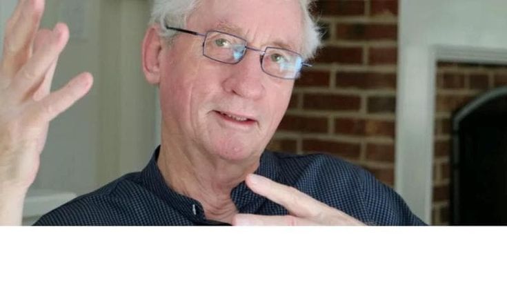 È morto Frans de Waal, l’etologo che ha studiato le emozioni degli scimpanzé
