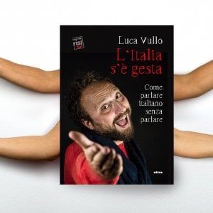 "Come parlare italiano senza parlare": i gesti di Luca Vullo all'Italian Bookshop