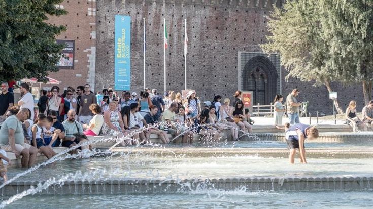 Le notti bollenti di Milano: mai sotto i venti gradi da un mese di fila. Il record dal 1952
