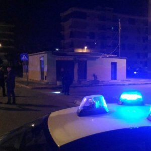 Bari, spari fra i passanti nelle strade di Japigia: feriti due pregiudicati di 53 e 52 anni
