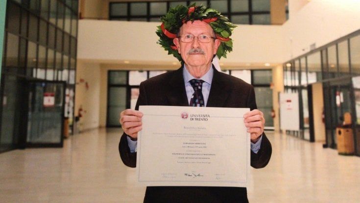 Trento, a 80 anni prende la seconda laurea in casa di riposo: "Con lo studio ho affrontato il dolore per la morte di mia moglie"
