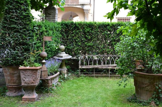 Bologna, quei giardini segreti nascosti dietro a un portone