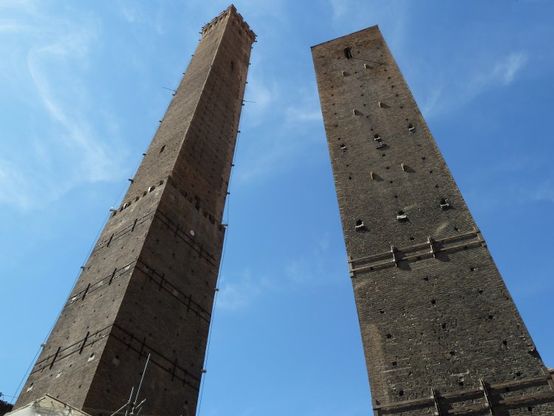 Adalgisa Protonotari: "Così ho tagliato le file sotto le Due Torri"