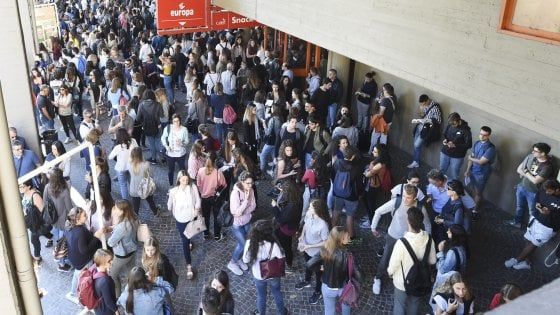 In oltre tremila oggi a Bologna sognando Medicina. Con protesta 