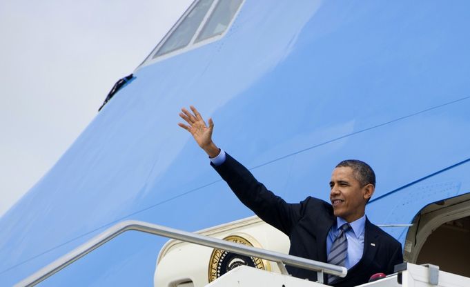 Obama lascia Roma, l'Air Force One decolla da Fiumicino