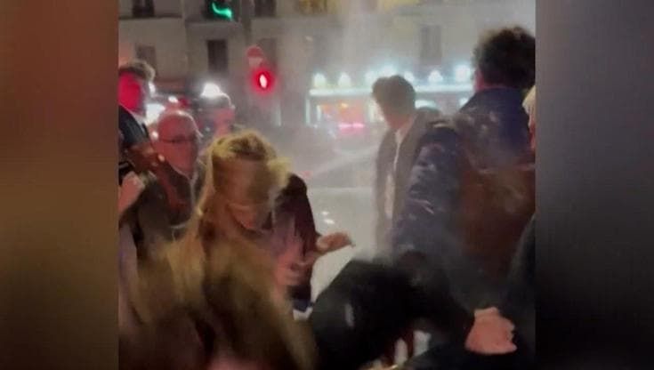 Parigi: lancio di farina su Glucksmann dopo il trionfo alle primarie