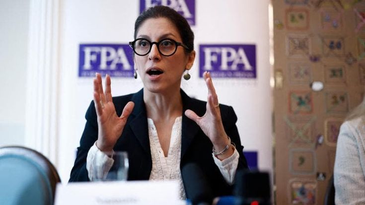 Zaghari-Ratcliffe: “I miei sei anni rubati dal carcere di Evin, salvata solo dai libri”