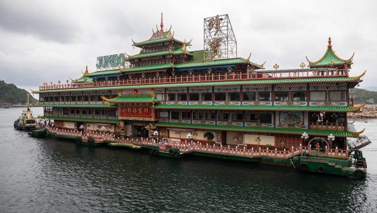 E' affondato Jumbo, lo storico ristorante galleggiante di Hong Kong