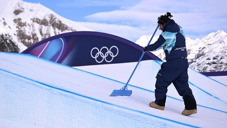 Olimpiadi, la denuncia di uno steward: mancanza di igiene, turni da 12 ore e riscaldamento spento