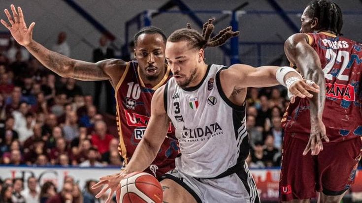 Com’è triste Venezia, Virtus ko: finisce la corsa di Edwards&co