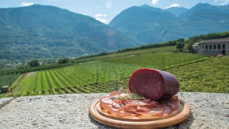 Vacanze: sempre più gli italiani in viaggio per scoprire la cucina tipica