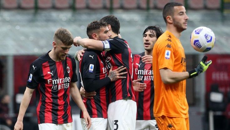 Milan-Benevento 2-0: Calhanoglu e Theo Hernandez fanno ripartire i rossoneri