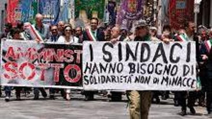 Il pizzo chiesto anche al sindaco: così le mafie continuano a minacciare gli amministratori pubblici