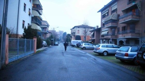 Reggio Emilia, in tre puntano la pistola a un 14enne per rubargli lo smartphone