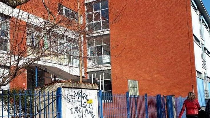 Seregno, studente prende a calci e pugni una prof del liceo Parini: la solidarietà della scuola