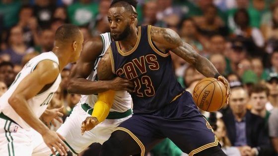 Basket, playoff Nba: LeBron-Love dominatori, Cleveland sbanca Boston in gara-1