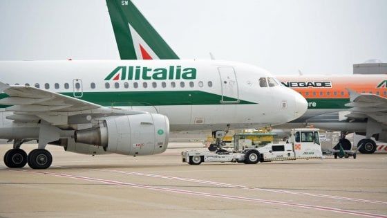 Alitalia, sesta proroga sulla vendita. Si tratta sino al 15 ottobre 