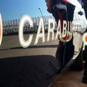 Bari, prenota un incontro pubblicizzato sul web e per due volte lega e violenta la massaggiatrice: arrestato 
