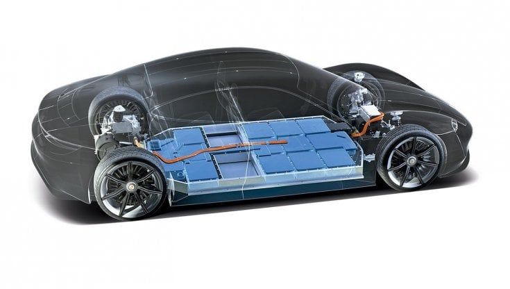 Auto elettrica e l'allarme batterie: se si danneggiano anche lievemente vanno sostituite. Ecco perché