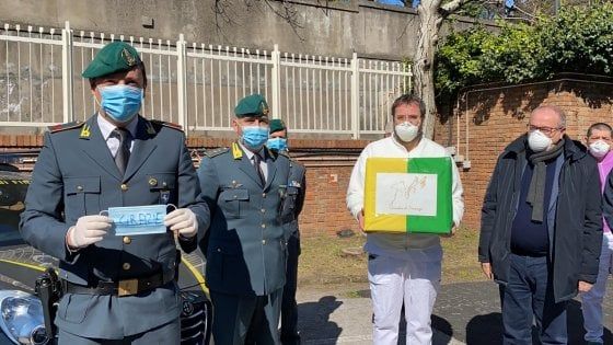 La Guardia di Finanza dona 600 mascherine al Cotugno di Napoli