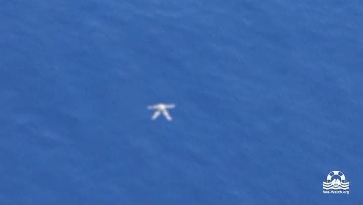 Naufragio fantasma al largo della Libia: Sea Watch filma un cadavere in mare