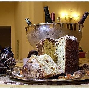 Natale: cappone, salmone e grana padano protagonisti a tavola per la cena e il pranzo dei milanesi