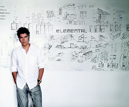 Pritzker 2016, il Nobel dell'architettura ad Alejandro Aravena