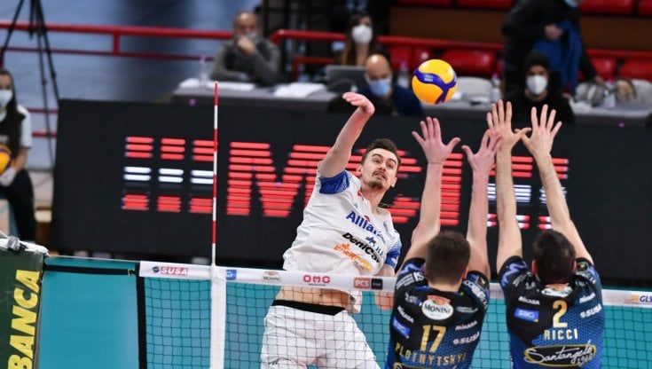 Volley, Superlega: Perugia in semifinale, Milano cede 3-0 in gara 3
