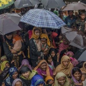 Rohingya, primo gruppo di rifugiati trasferito in nuovi rifugi di emergenza