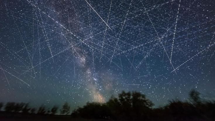 Nel 2025 i satelliti Starlink hanno eseguito 300.000 manovre anticollisione