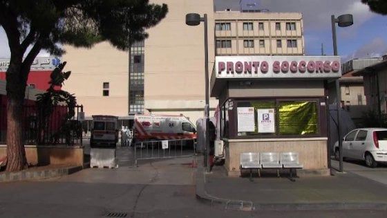 Palermo, ospedali ingolfati: il pronto soccorso del Civico destinato solo ai pazienti Covid