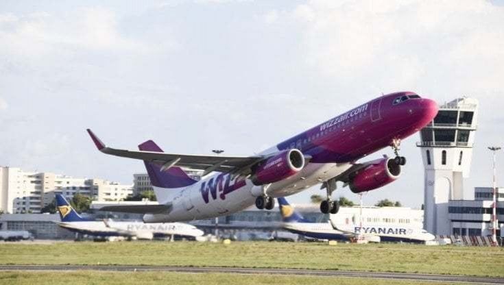 Wizz Air cerca assistenti di volo: le selezioni anche a Bari: "Cerchiamo candidati energici e allegri"