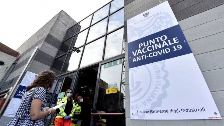 Covid, nuove polemiche sull'hub in via Mantova. Quintelli elenca le criticità, Bosi lo attacca