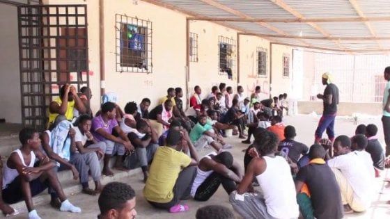 Grandi (UNHCR): "I centri libici? Sono campi di concentramento"