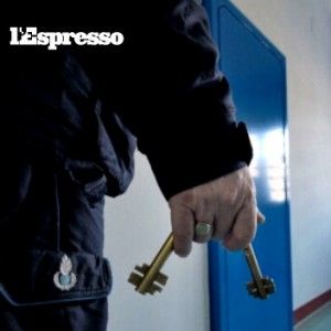 Carcere di Parma, un agente: "Cos&igrave; picchiamo i reclusi"