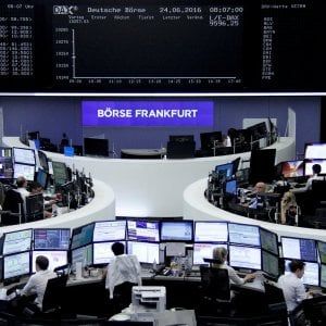 Borse in lieve rialzo. La rottura Pd-M5s pesa sul mercato, risale lo spread