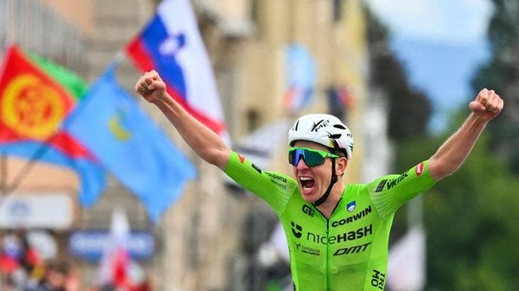 Mondiali di ciclismo live: la diretta, Pogacar trionfa dopo un attacco a 100 km dall’arrivo