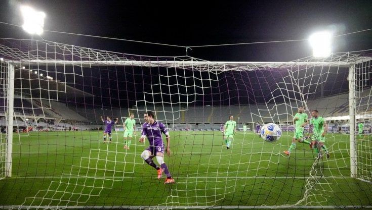 Fiorentina-Lazio 2-0, doppio Vlahovic: viola quasi salvi. Champions lontana per i romani