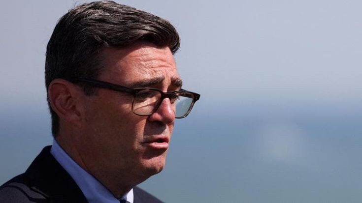 Scommesse, slot machines e E-cigarettes, Burnham prepara la stretta anti degrado nel Regno Unito