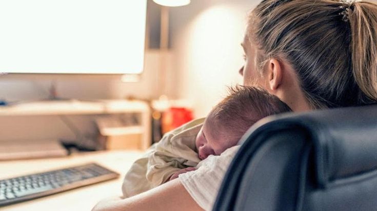 Madri sul filo: meno lavoro e tutele. Fare figli in Piemonte è più difficile