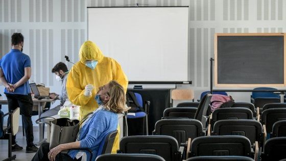 Coronavirus, il documento dell'Iss: "La scuola deve ripartire, ecco come"