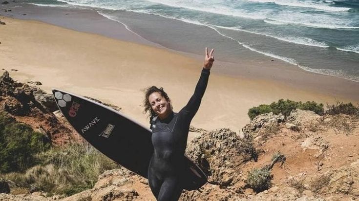 Giulia Manfrini, morta trafitta da un pesce facendo surf in Indonesia, “Un rischio impossibile da prevedere”