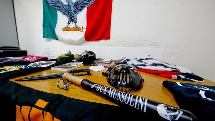 Rete neonazista in Campania, 4 condanne. Il pm minacciato sotto scorta