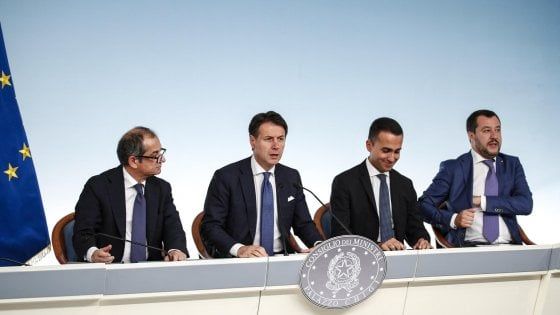 Rimborsi banche, il Mef: "Nostra soluzione copre 90% dei risparmiatori". Salvini: "Ci pensa Conte"