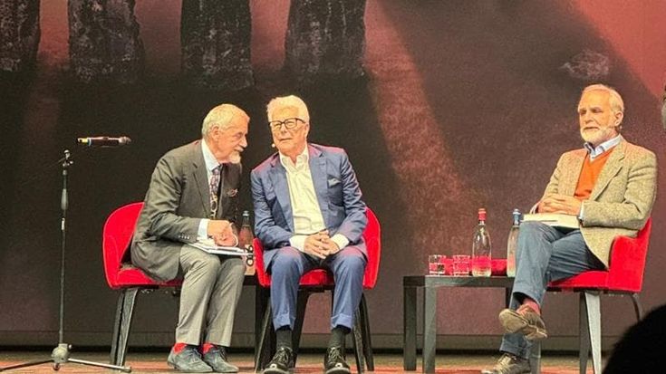 Ken Follett ai fan milanesi: “Non basta sognare, serve fortuna. Un libro sul Duomo? Mai dire mai”