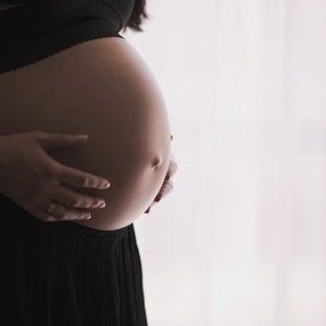 Incinta, scopre tumore al seno. Curata una giovane a Modena