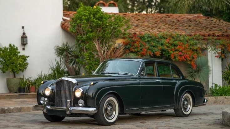All’asta la Bentley S1 Continental “Flying Spur” di Alfred Hitchcock. Ecco la storia e il valore