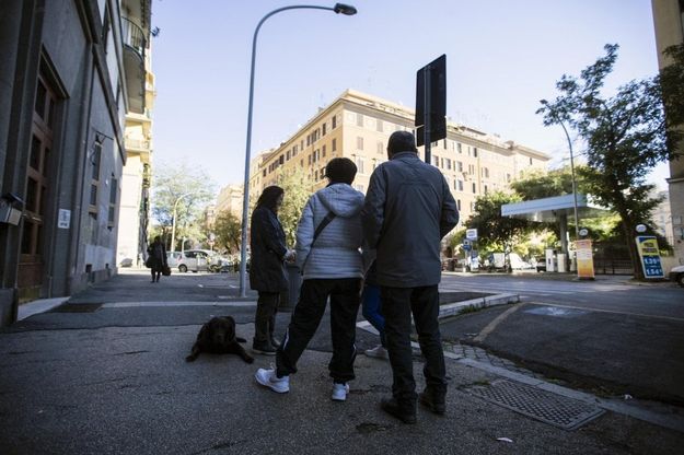 Terremoto, gente per strada a Roma dopo la forte scossa